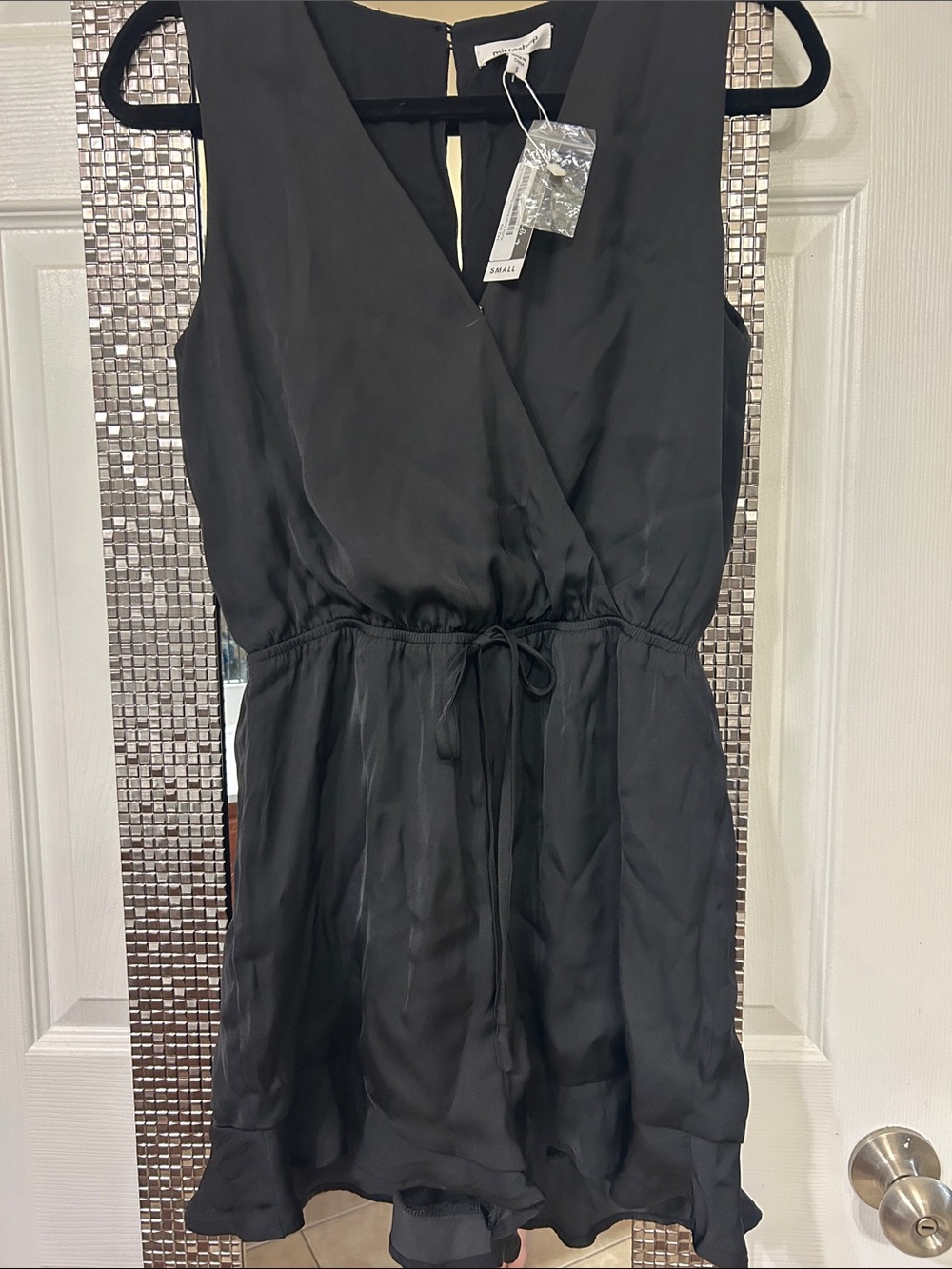 mittoshop Black Sleeveless Mini Wrap Rimper with Drawstring